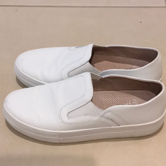 Vince Camuto platform leather sneakers - Picture 2 of 3